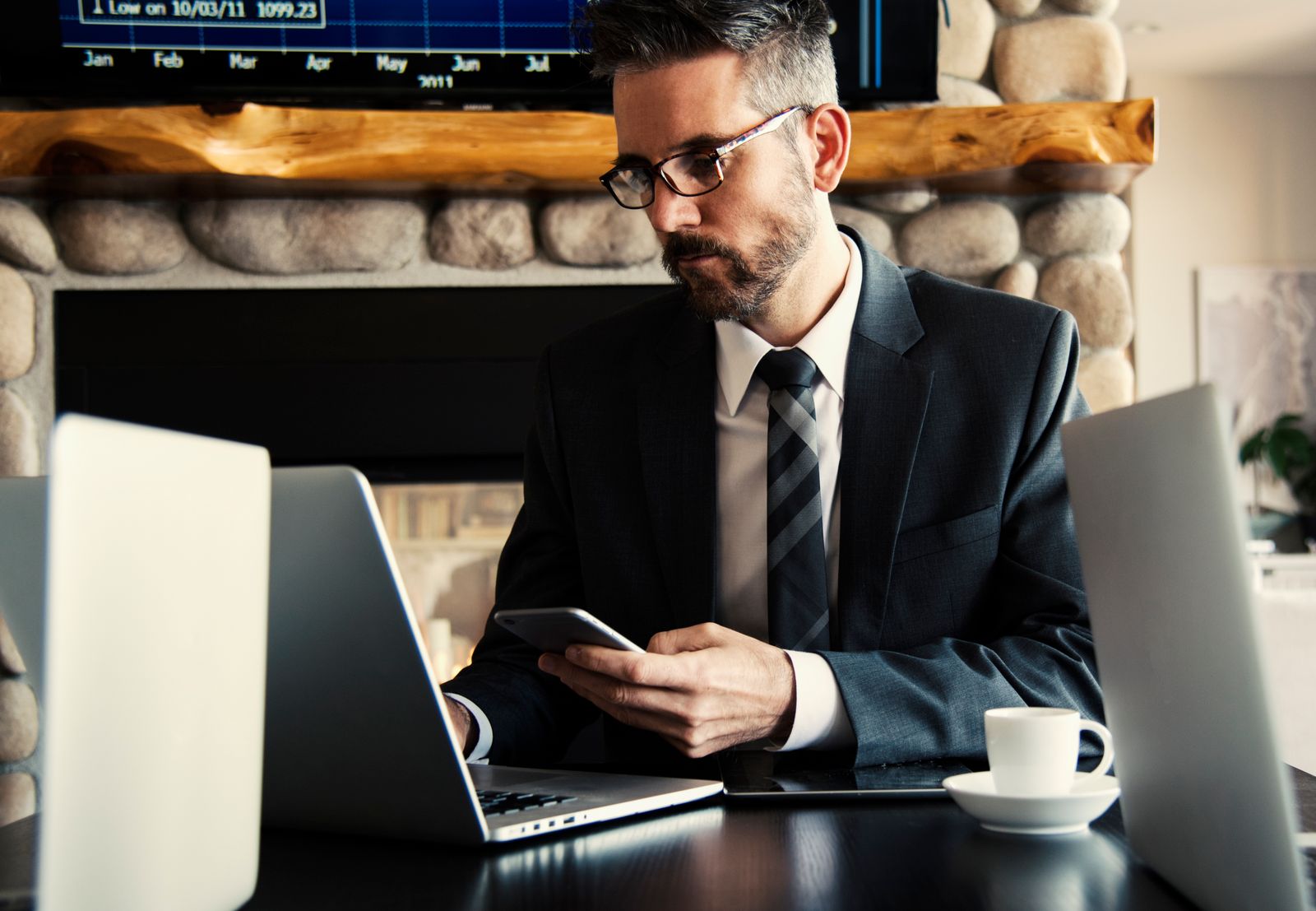 ИИ-агент для отдела продаж работает с CRM